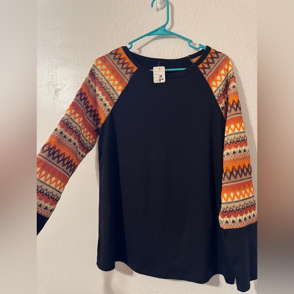 Fall Black Long-Sleeve top with orange knit sleeves 🍂 - Picture 3 of 9
